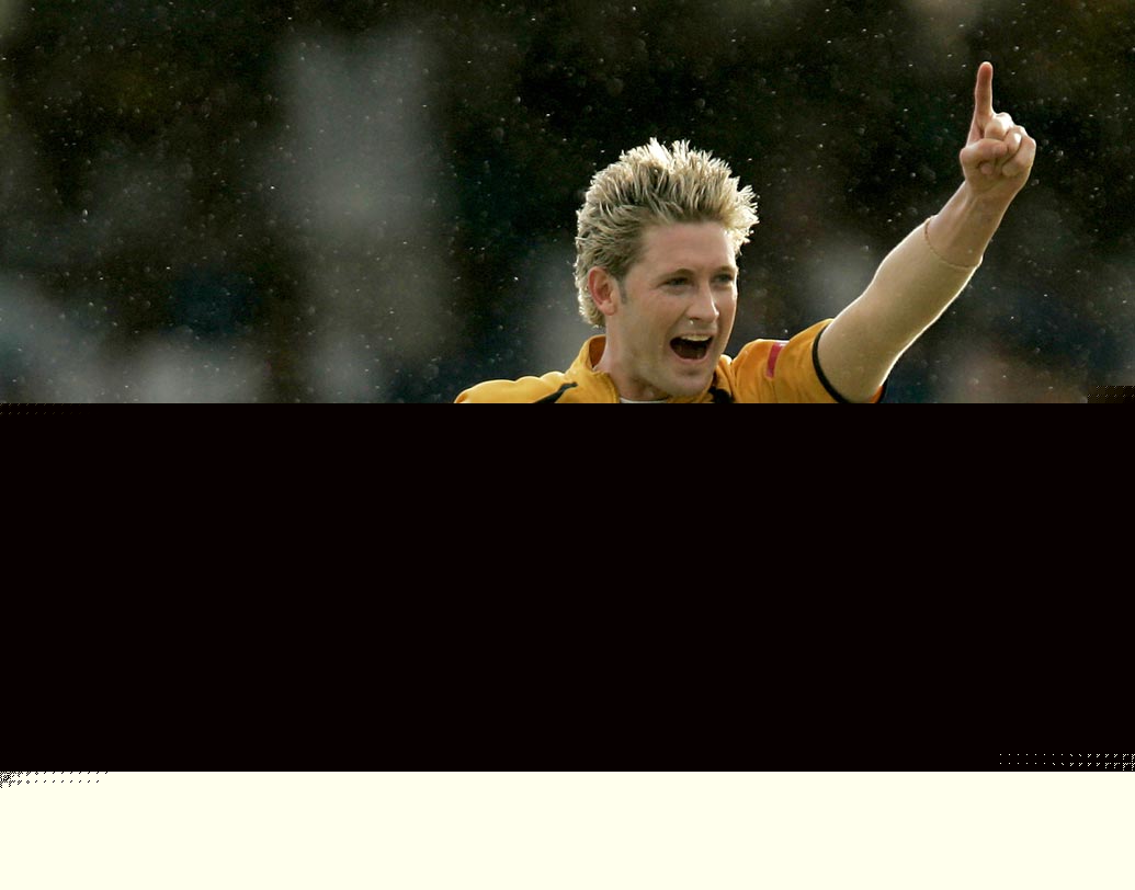 মাইকেল ক্লার্ক: আমাদের রিটায়ার্ড একাদশের অধিনায়ক। তাঁর নেতৃত্বে ২০১৫ সালে বিশ্বকাপ জেতে অস্ট্রেলিয়া। ২০১২ সালে উইজডেনের বর্ষসেরা ক্রিকেটার হয়েছিলেন তিনি।