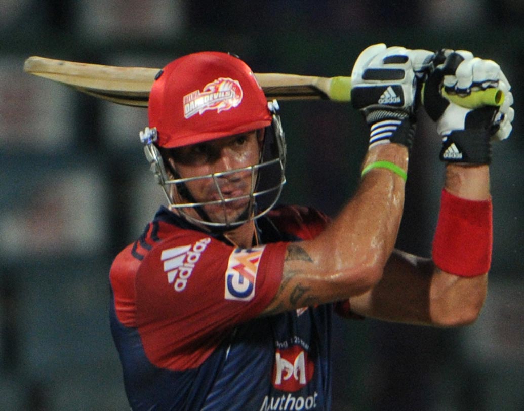 কেভিন পিটারসেন: আমাদের দলের দ্বাদশ ব্যক্তি। দিন কয়েক আগে আন্তর্জাতিক ক্রিকেট থেকে অবসর নেওয়া পিটারসেন বিশ্ব ক্রিকেটের অন্যতম ত্রাস ছিলেন।