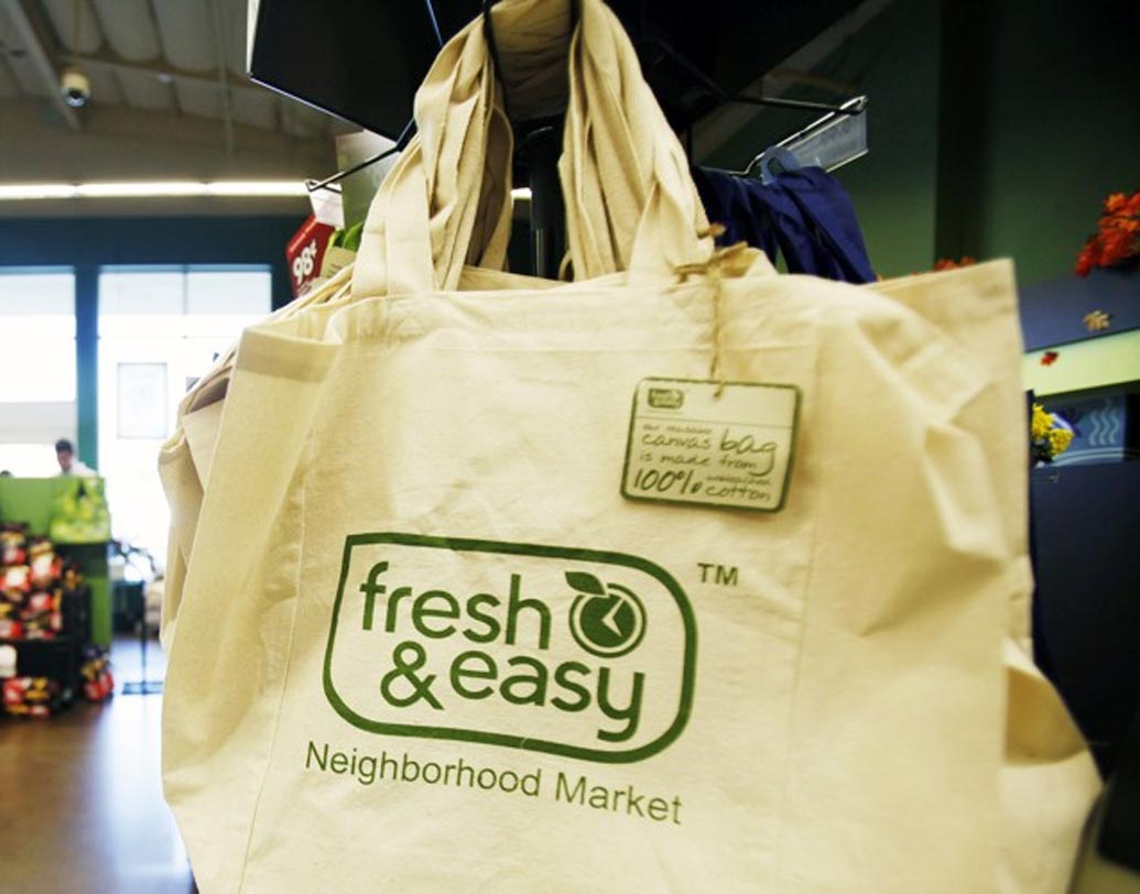 কাপড়ের প্যাক: এই ধরনের কাপড়ের র‌্যাপ কাঁচা খাবার রাখার জন্য যেমন সুবিধাজনক, তেমনই শুকনো খাবার, স্যান্ডউইচও মুড়ে রাখা যায়। রিইউজেবল হওয়ার কারণে বারবার ব্যবহার করা যায়। কুকি, ওয়েফার, ড্রাই ফ্রুটস, স্প্রাউট রাখার জন্য সবচেয়ে ভাল কাপড়ের প্যাক।