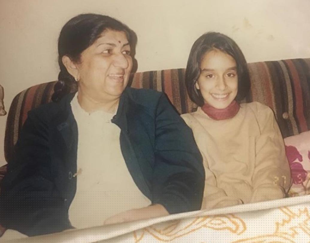 ভালবাসেন নাচ-গান। লতা মঙ্গেশকরের গানই তাঁর সবচেয়ে পছন্দের। ইনস্টাগ্রামে ছোটবেলার এমন স্মরণীয় মুহূর্তের ছবি নিজেই শেয়ার করেছিলেন শ্রদ্ধা।