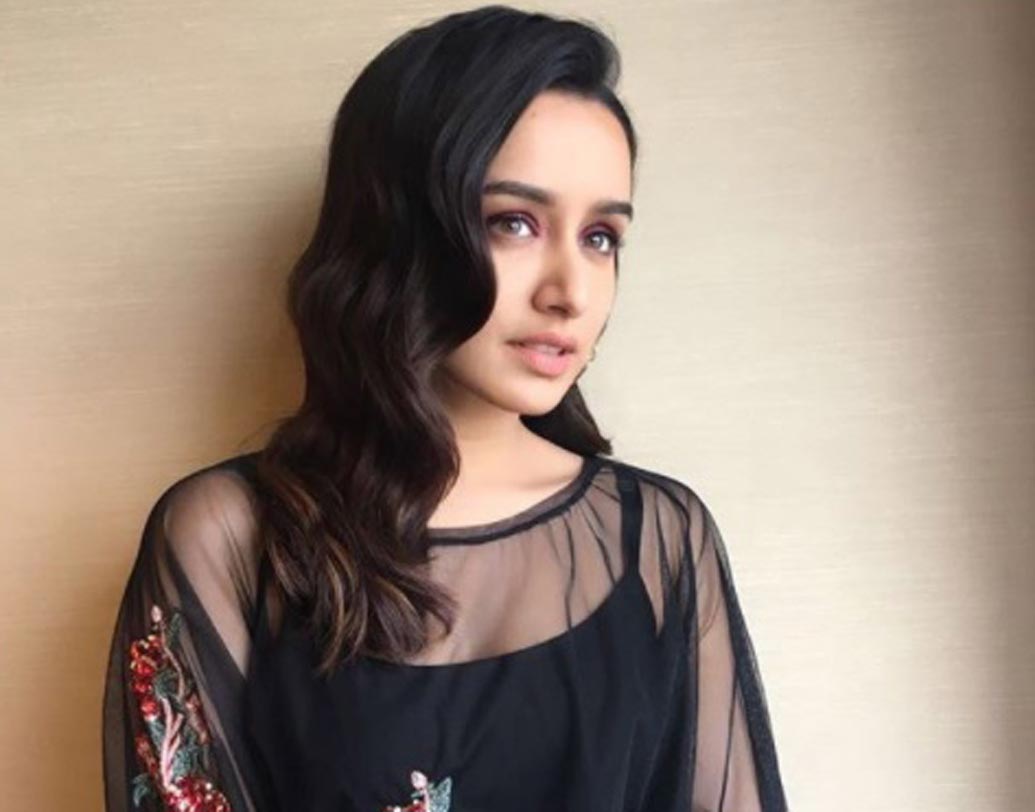 জন্মদিনের স্পেশ্যাল প্ল্যান নিয়ে বিশেষ কিছু শেয়ার না করলেও, ইন্ডাস্ট্রি সূত্রে খবর শুটিংয়েই ব্যস্ত রয়েছেন নায়িকা। শাহিদ কপূরের সঙ্গে তাঁর আগামী ছবি ‘বাত্তি গুল মিটার চালু’র শুটিং চলছে অভিনেত্রীর।