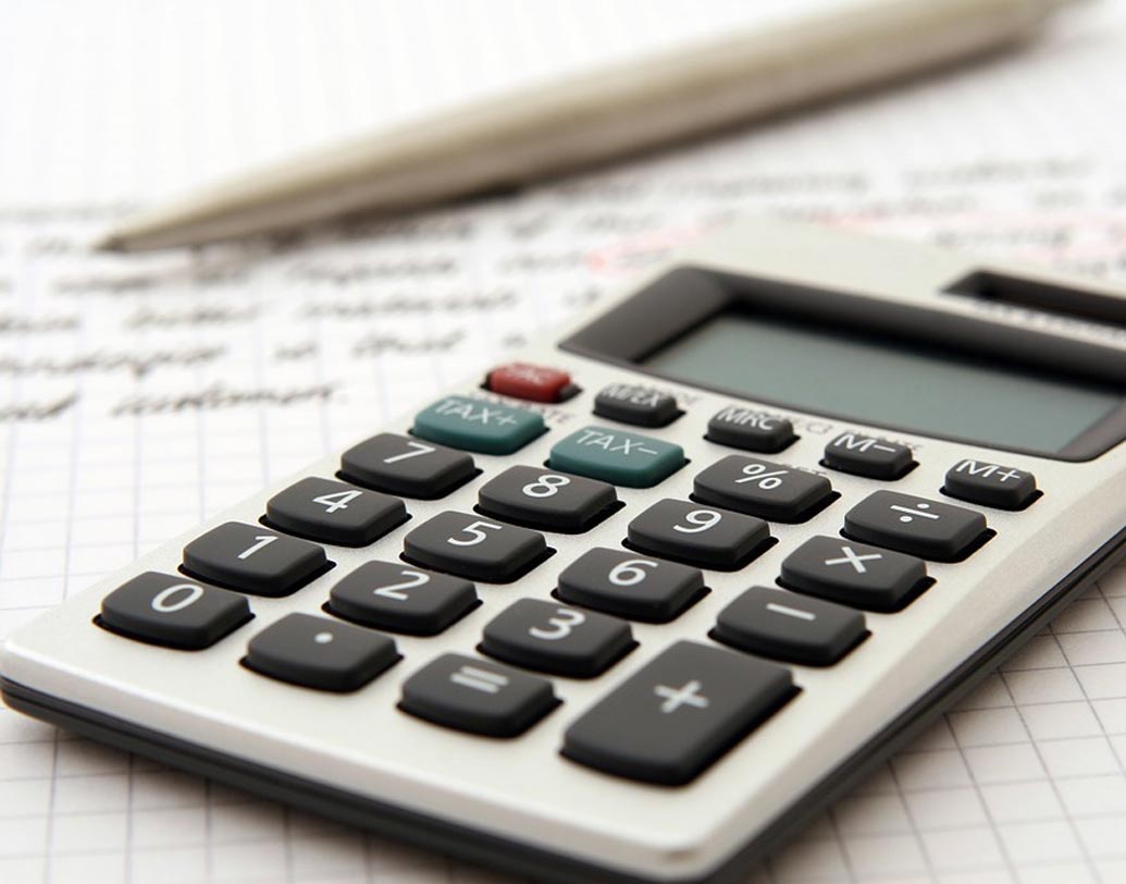 অর্থ অনেক সময়ই অনেক অনর্থের মূলে থাকে। তাই একে অপরকে প্রয়োজনে আর্থিক সাহায্য করুন কিন্তু নিজস্ব ব্যাঙ্ক অ্যাকাউন্ট রাখুন। সব 
টাকা জয়েন্ট অ্যাকাউন্টে রাখবেন না।