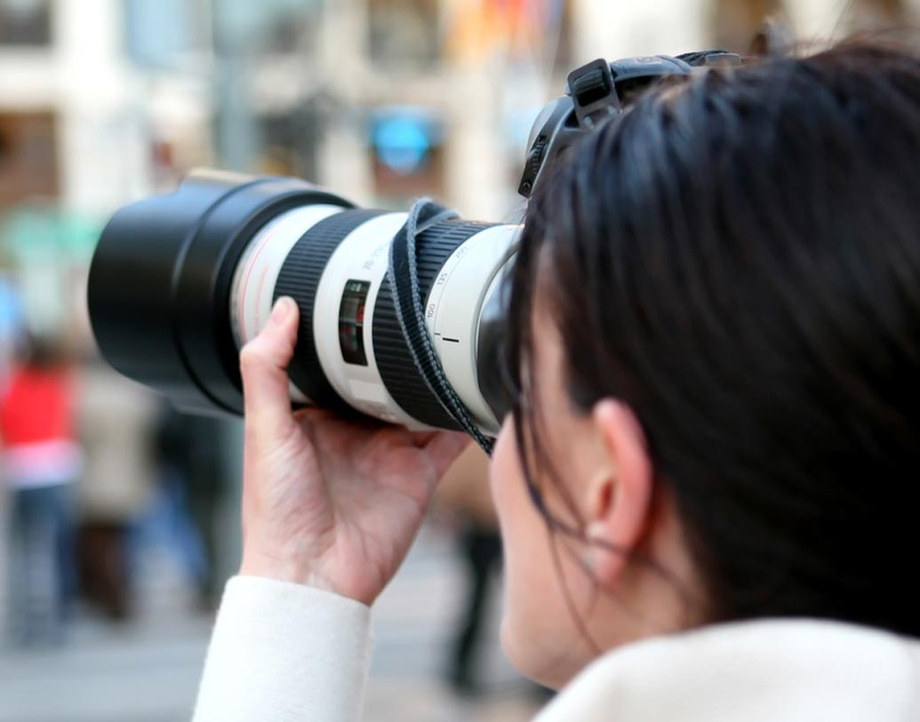 নিজের জন্য আলাদা সময়, আলাদা পরিসর রাখুন। নিজের বন্ধুদের সঙ্গে বেড়াতে যান, কখনও একাও বেড়াতে যেতে পারেন। দূরে থাকা যেমন সম্পর্কে টান বাড়ায়, তেমনই ব্যক্তিত্বও প্রস্ফুটিত হয়।