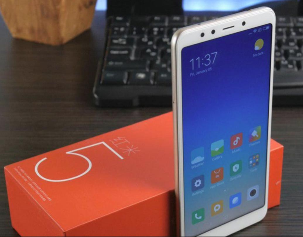 রেডমি-র ফোনগুলিতে রয়েছে দুর্দান্ত সব ফিচার। রেডমি ৫ সিরিজের তিনটি ভার্সন বাজারে আনছে শাওমি। এ বার ২ জিবি, ৩ জিবি এবং ৪ জিবি র‌্যামের ফোন পাওয়া যাবে আপনার বাজেটের মধ্যেই।