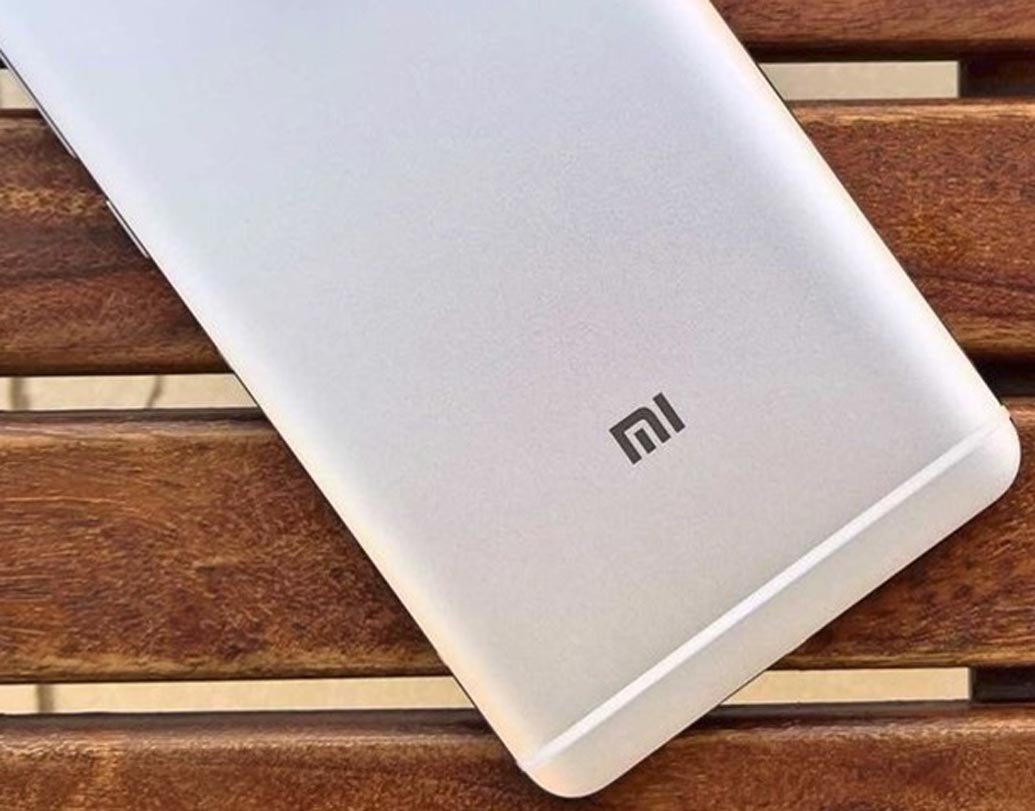 রেডমি সিরিজ বা নোট ৫ যে কোনও ফোন কিনতে গেলে অনলাইনে এ বার থেকে ডেবিট বা ক্রেডিট কার্ডেই কিনতে হবে গ্রাহকদের। ক্যাস অন ডেলিভারির সুবিধা বন্ধ করে দিয়েছে আমাজন এবং ফ্লিপকার্ট। শুধুমাত্র, এমআই ডট কম-এই ক্যাস অন ডেলিভারির অপশন রাখা হয়েছে।