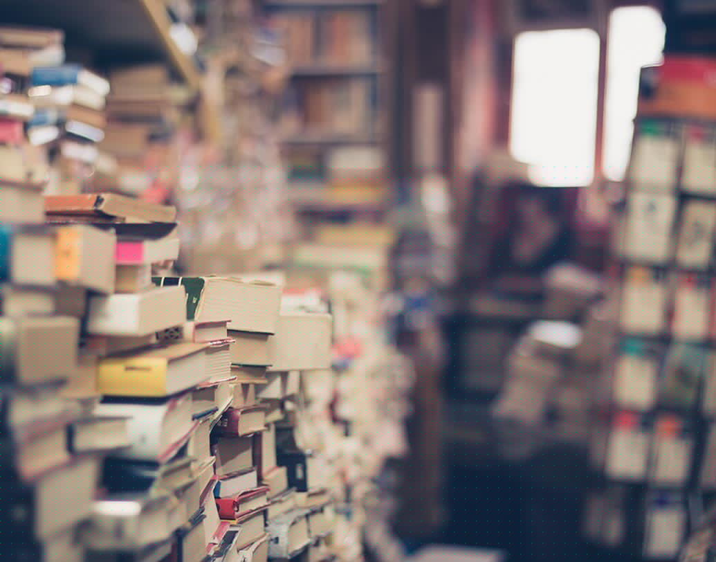 ভাবছেন এমনও আবার হয় নাকি! কেন হয় না। দোকানটির নাম ‘বুক হিরো’। দুবাইয়ের মারিনা ওয়াক-এ রয়েছে এই দোকানটি।