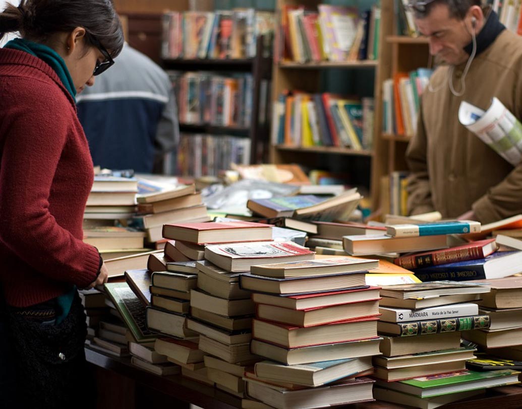 দুবাইয়ের মারিনা ওয়াক-এর এই বইয়ের দোকানটি সারা দিন সারা রাতই খোলা থাকে।