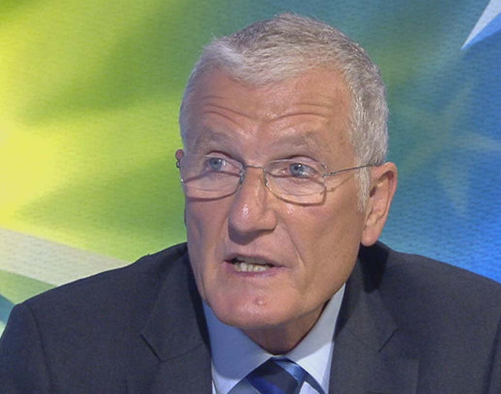 বব উইলস ডিলন: ইংল্যান্ড ক্রিকেটের অতি পরিচিত নাম। আসল নাম রবার্ট জর্জ উইলস। পরে নিজের নাম পরিবর্তন করেন। ক্রিকেট কেরিয়ারে বব উইলস নামেই বেশি পরিচিতি লাভ করেন। ইংল্যান্ডের হয়ে ৯০টি টেস্ট খেলেছিলেন তিনি। উইকেট নিয়েছিলেন ৩২৫টি।