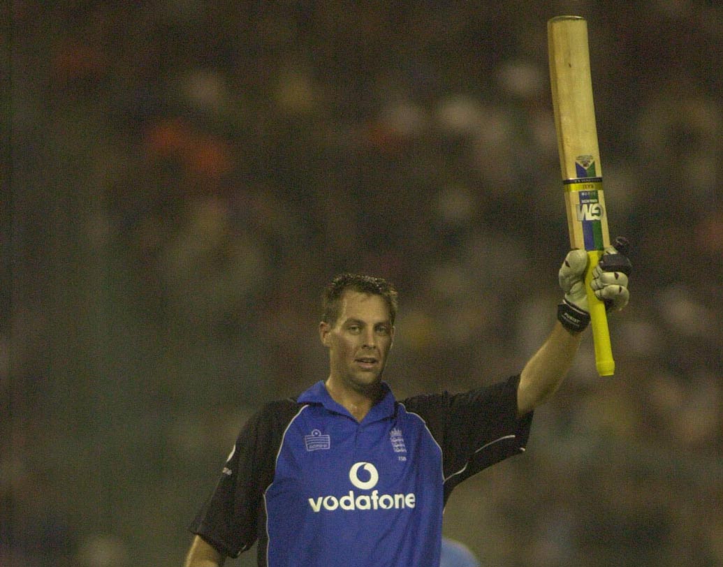 মার্কাস ট্রেসকোথিক: লালার সঙ্গে মিন্ট মিশিয়ে বল বিকৃত করেছিলেন ইংল্যান্ডের এই ওপেনার। কিন্তু কেউই নজর করেননি এই ঘটনাটি। দীর্ঘদিন পর আত্মজীবনিতে এই কথা উল্লেখ করেন মার্কাস।