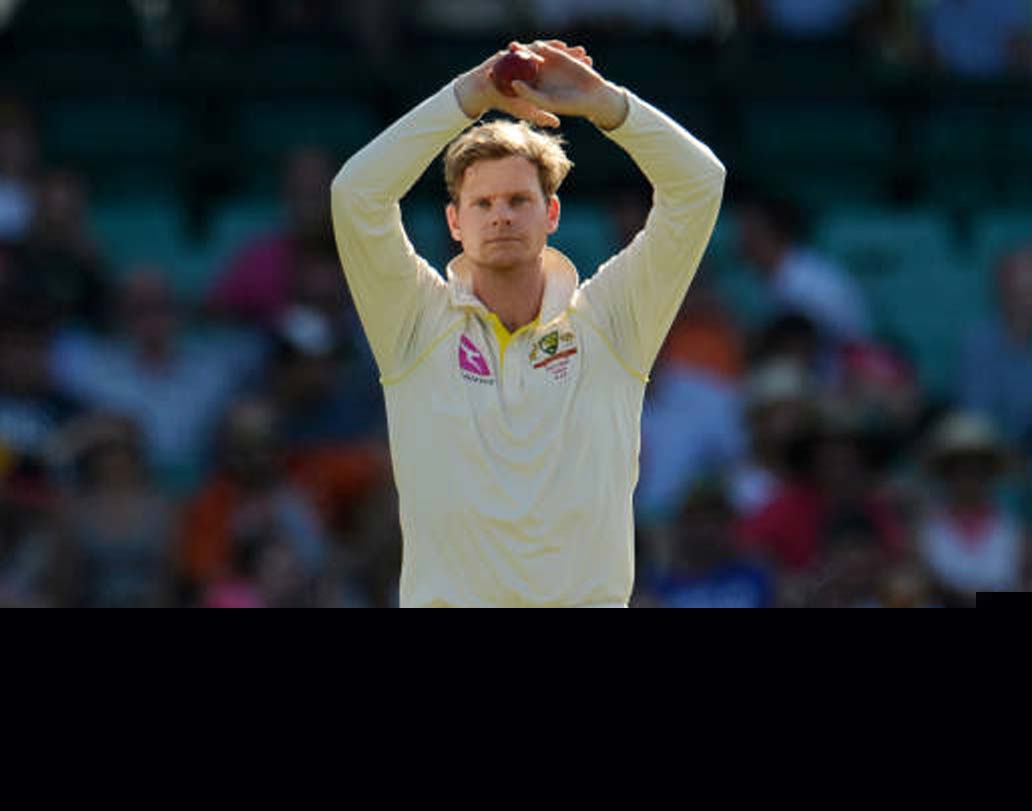 আর সব কিছুকে ছাপিয়ে গিয়েছে দক্ষিণ আফ্রিকার বিরুদ্ধে টেস্ট সিরিজের তৃতীয় ম্যাচে বল বিকৃতির ঘটনা। যে ঘটনার জেরে এক বছরের জন্য আন্তর্জাতিক এবং ঘরোয়া ক্রিকেট থেকে বহিষ্কৃত হতে হল স্টিভ স্মিথকে।