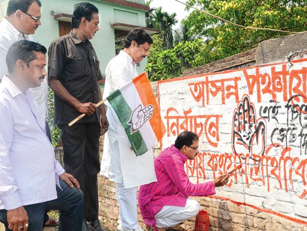 Congress starts wall writing for Panchayat Election