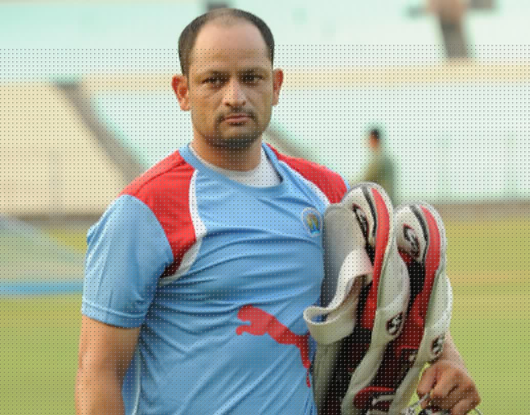 ঋষিকেশ কানিতকর: একটা সময়ে মনে করা হয়েছিল ফ্যাভ ফোরের ছায়া থাকলেও ধীরে ধীরে জাতীয় দলে নিজের জায়গা পাকা করে নেবেন ঋষিকেশ। কিন্তু প্রথম দিকে কিছু ম্যাচে সুযোগ পেলেও পরে আর জাতীয় দলে জায়গা হয়নি এই অলরাউন্ডারের। টিম ইন্ডিয়ার হয়ে দু’টি টেস্ট এবং ৩৪টি ওয়ান ডে ম্যাচ খেলেছিলেন কানিতকর।