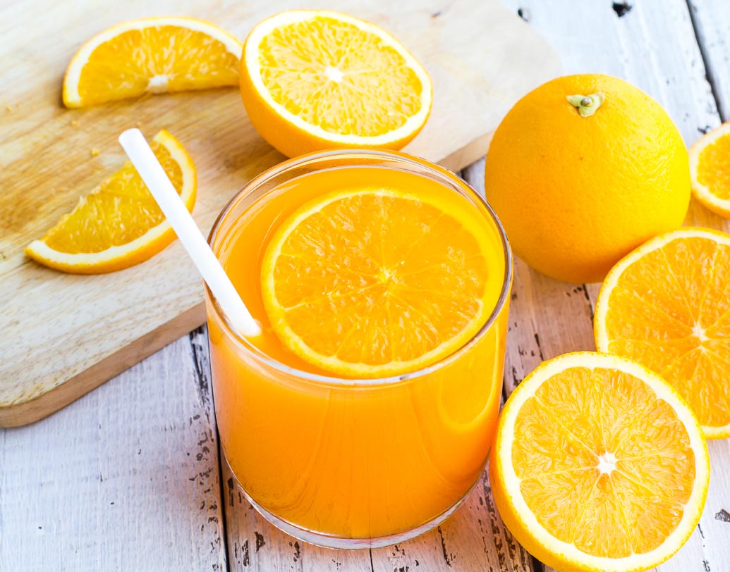 উজ্জ্বল ত্বকের জন্য ভিটামিন সি অত্যন্ত প্রয়োজনীয়। তাই জাপানে প্রতি দিন কমলালেবু খাওয়ার নিয়ম।