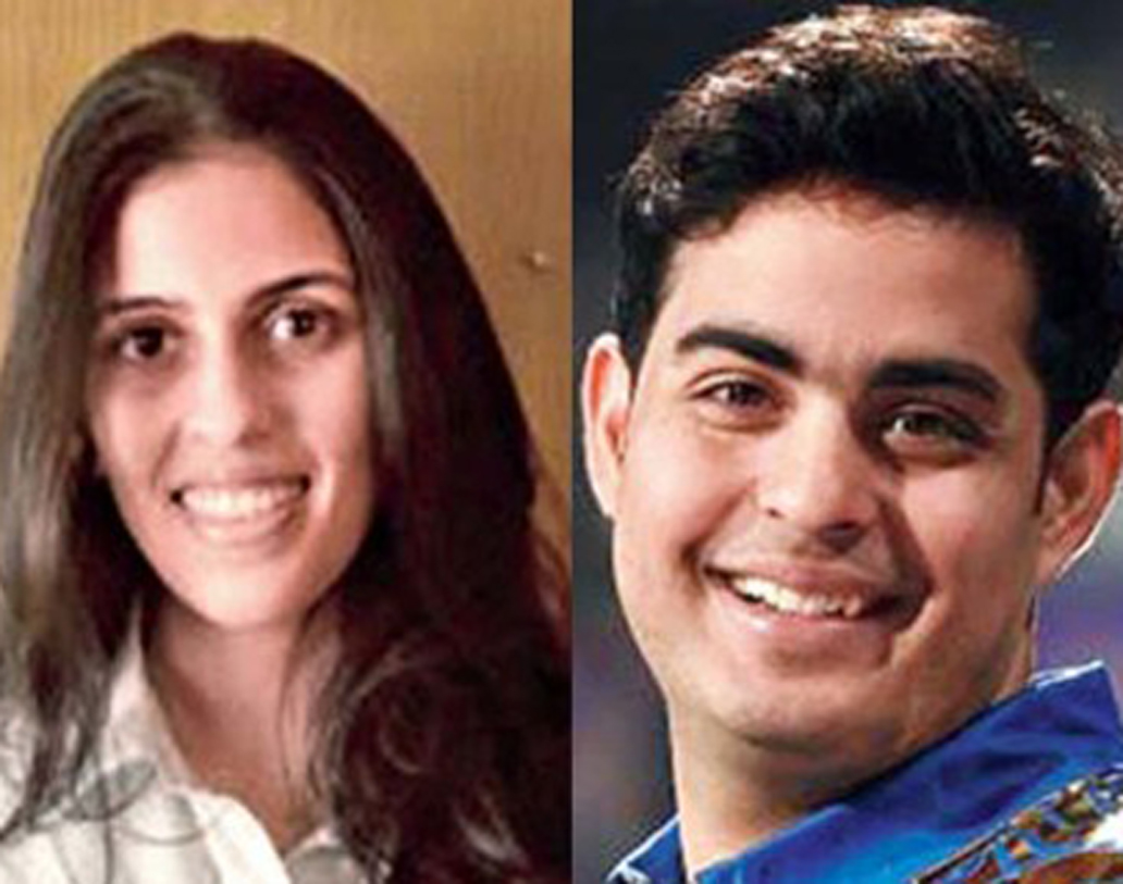 হীরক ব্যবসায়ী রাসেল ও মোনা মেটার ছোট মেয়ে শ্লোকের সঙ্গে বিয়ে ঠিক হয়েছে আকাশ অম্বানীর। মুকেশ অম্বানী ও নীতা অম্বানীর বড় ছেলে, ২৭ বছরের আকাশ। হবু দম্পতি অনেক দিন ধরেই একে অপরকে চেনেন বলে জানা গিয়েছে।