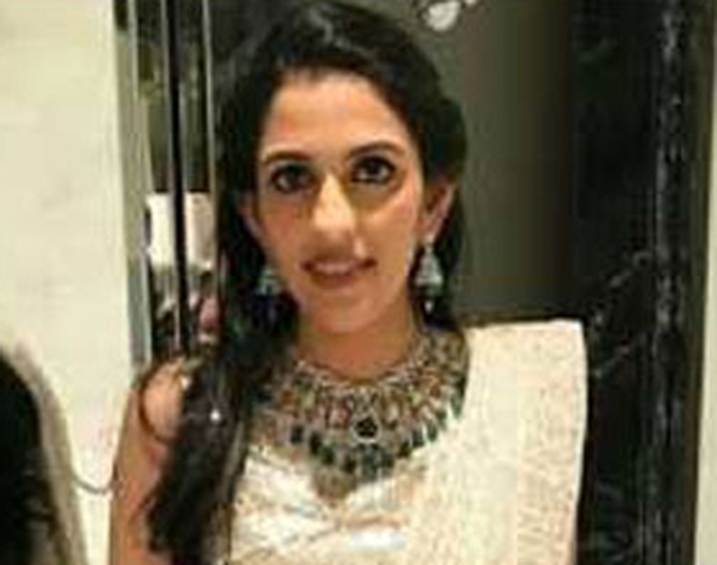 সূত্রের খবর, ধীরুভাই অম্বানী ইন্টারন্যাশনাল স্কুলে সহপাঠী ছিলেন শ্লোক ও আকাশ। পরে শ্লোকের পড়াশোনা লন্ডন স্কুল অব ইকনমিক্স এবং প্রিন্সটন ইউনিভার্সিটি থেকে।