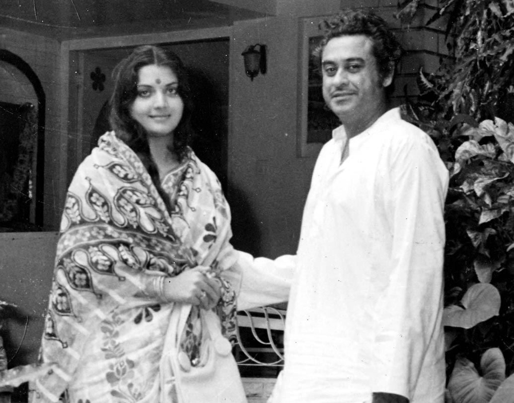 কিশোর কুমার-যোগিতা বালি (২৪ মাস): বহুবার সম্পর্কে জড়িয়েছেন কিশোর কুমার। ১৯৭৬ সালে যোগিতা বালির সঙ্গে কিশোর কুমারের তৃতীয় বার বিয়ে হয়। কিন্তু, বিয়ের দু’বছরের মাথায় তাঁদের বিচ্ছেদ হয়ে যায়।