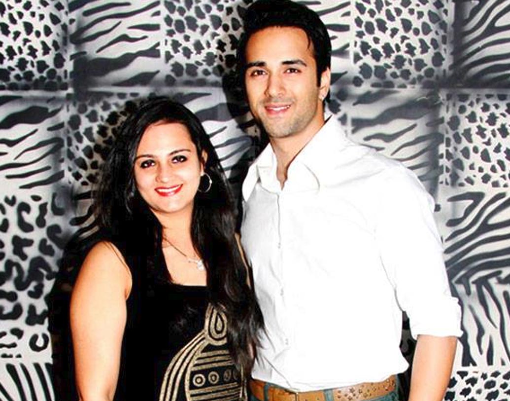 পুলকিত সম্রাট-শ্বেতা রোহিরা (১২ মাস): ২০১৪ সালে বিয়ের এক বছরের মধ্যেই শ্বেতার সঙ্গে বিচ্ছেদ হয়ে যায় ‘ফুকরে’-র চকোলেট হিরো পুলকিত সম্রাটের। শোনা যায়, ইয়ামি গৌতমের সঙ্গে সম্পর্কের কারণেই নাকি এই বিচ্ছেদ।