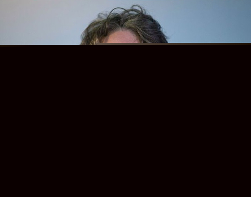 সেরা পরিচালক হিসেবেও অস্কার পেয়েছেন গিলেরমো দেল তোরো। ‘দ্য শেপ অব ওয়াটার’ ছবির জন্যই তাঁর এই সম্মান।