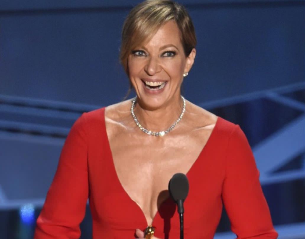 এ বারের অস্কারে সেরা সহ অভিনেত্রীর পুরস্কার জিতলেন অ্যালিসন জেনি। ‘আইটনিয়া’ ছবির জন্য জেনি পেয়েছেন এই পুরস্কার। মঞ্চে পুরস্কার নিতে উঠে জেনি বলেন, ‘যা করেছি সবটাই নিজের দৌলতে।’