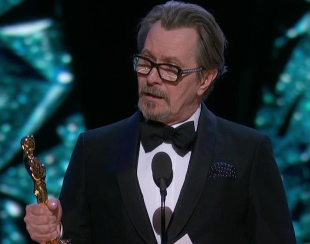 ৯০তম অ্যাকাডেমি অ্যাওয়ার্ডসে সেরা অভিনেতার পুরস্কার পেয়েছেন গ্যারি ওল্ডম্যান। ‘ডার্কেস্ট আওয়ার’ ছবিতে উইন্সটন চার্চিলের চরিত্রে অভিনয়ের জন্য সেরার সেরা হয়েছেন গ্যারি। দ্বিতীয় বিশ্বযুদ্ধের প্রেক্ষাপটে তৈরি হয়েছে এই ছবি।