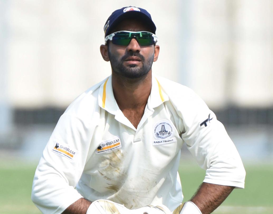 দীনেশ কার্তিক: মহেন্দ্র সিংহ ধোনির অনুপস্থিতিতে উইকেটরক্ষকের দায়িত্ব সামলাবেন দীনেশ। টি২০ স্পেশ্যালিস্ট হিসেবে ইতিমধ্যেই খ্যাতি অর্জন করেছেন তিনি। বিগত সিরিজগুলিতেও খারাপ পারফরম্যান্স ছিল না কার্তিকের।