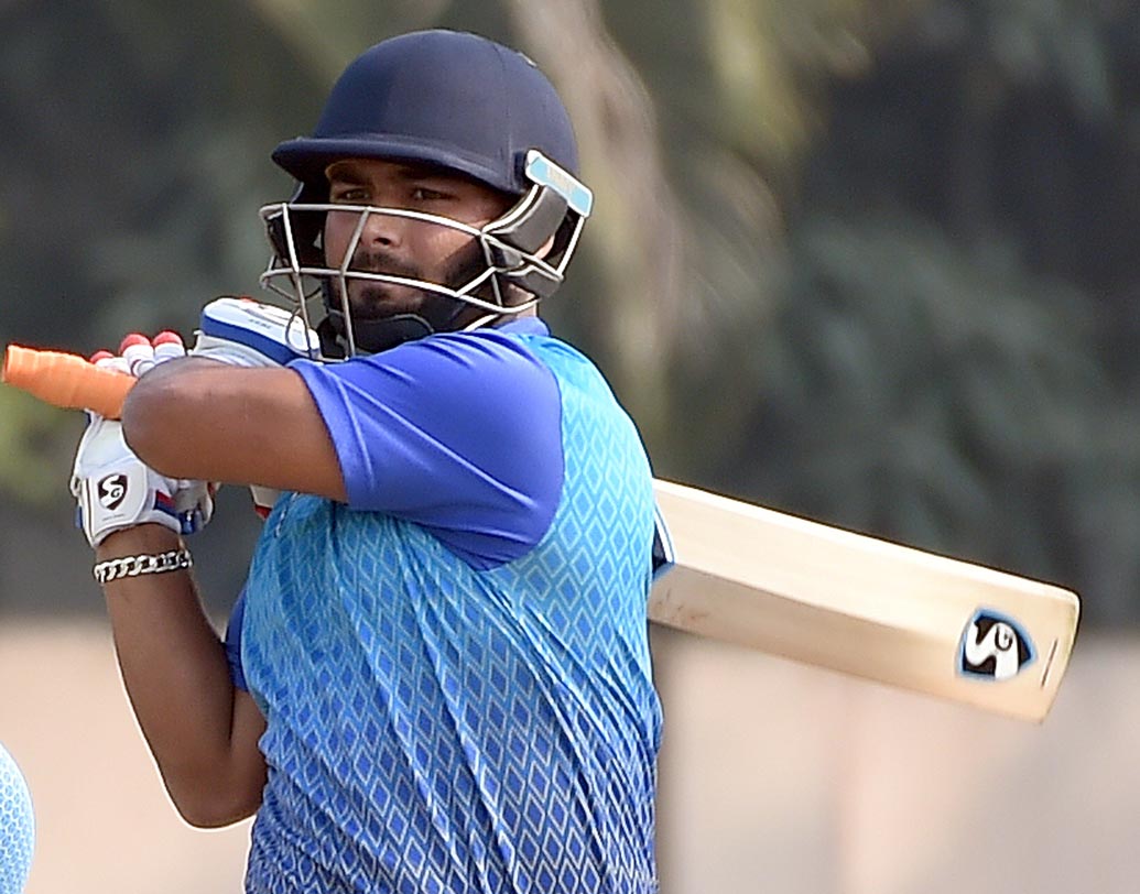 ঋষভ পন্থ: উইকেটরক্ষক ব্যাটসম্যান হিসেবে দলে দীনেশ কার্তিক থাকলেও ঋষভ সুযোগ পেতে পারেন নিদাহাস ট্রফির প্রথম ম্যাচে।