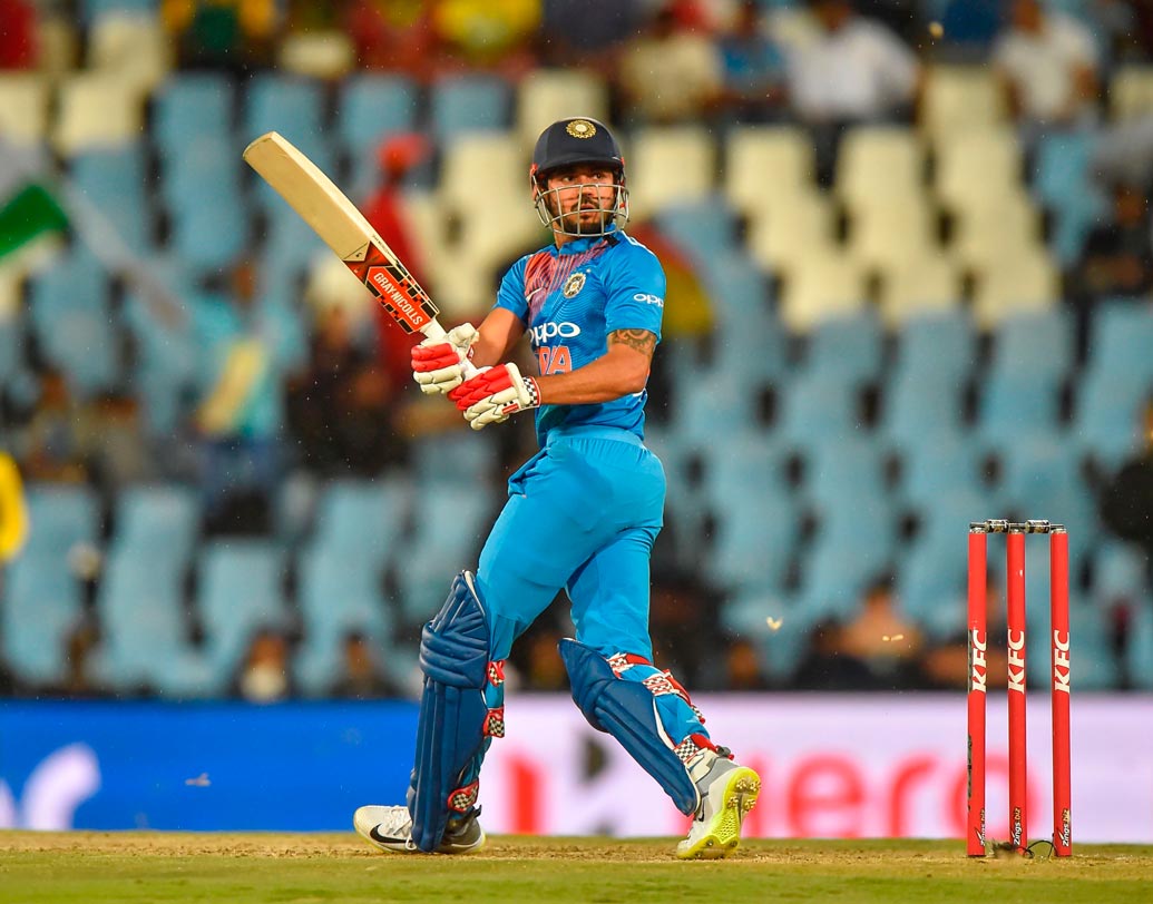 মণীশ পাণ্ডে: ভারতীয় টিম ম্যানেজমেন্ট সূত্রে খবর দলে সুযোগ পেতে চলেছেন মণীশ।