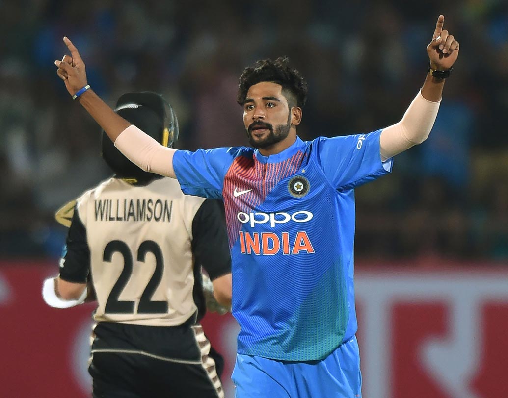 মহম্মদ সিরাজ: নিদাহাস ট্রফিতে ভারতীয় দলে ডাক পাওয়া এই তরুণ পেসারও সুযোগ পেতে চলেছেন প্রথম ম্যাচে।