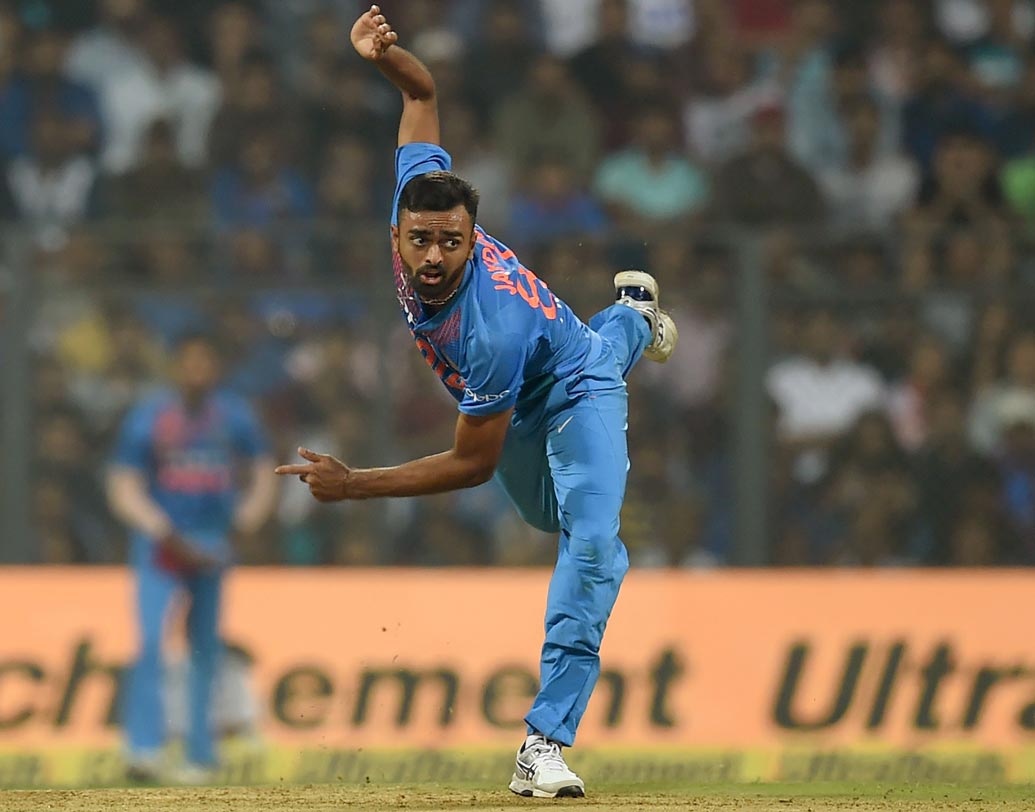 জয়দেব উনাদকাট: দক্ষিণ আফ্রিকা সফরে ভারতীয় দলের অন্যতম অঙ্গ ছিলেন জয়দেব। তরুণ পেস লাইনআপকে নেতৃত্ব দেওয়ার দায়িত্ব থাকবে জয়দেবের উপরই।