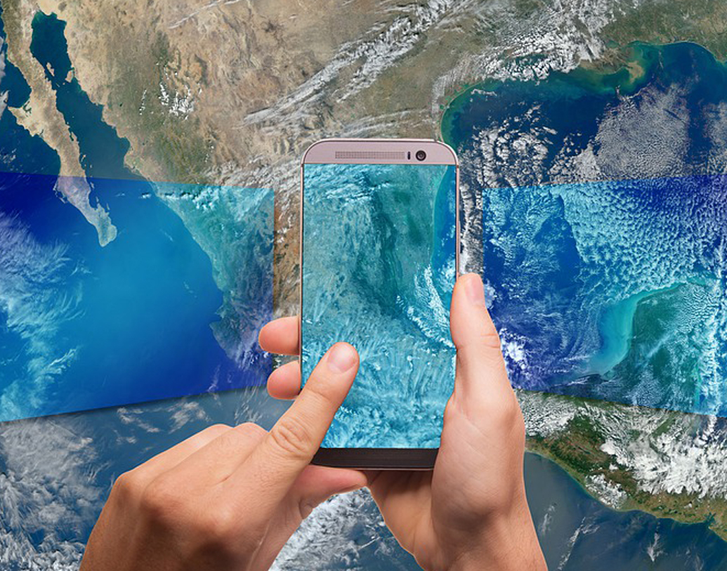 স্যামসাংয়ের দু’টি ফোনেই রয়েছে ‘ডুয়াল অ্যাপারচার’ ক্যামেরা। অ্যাপল তো বটেই অন্য স্মার্টফোনেও এই মুহূর্তে ‘ডুয়াল অ্যাপারচার’ ক্যামেরা নেই। ‘ডুয়াল অ্যাপারচার’ থাকায় আলোর কন্ডিশন অনুযায়ী এই ক্যামেরার  অ্যাপারচার এফ/১.৫ থেকে এফ/২.৪-এ শিফ্ট করতে পারে।