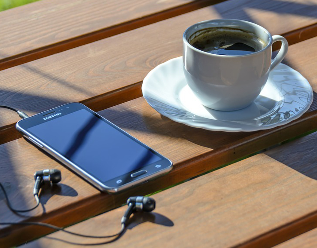 অ্যাপল-এর ফোন থেকে তো কবেই বিদায় নিয়েছে ৩.৫ এমএম হেডফোন জ্যাক। তবে স্যামসাং তা করেনি। এর নতুন ফোনেও মিলবে ৩.৫ এমএম হেডফোন জ্যাক।