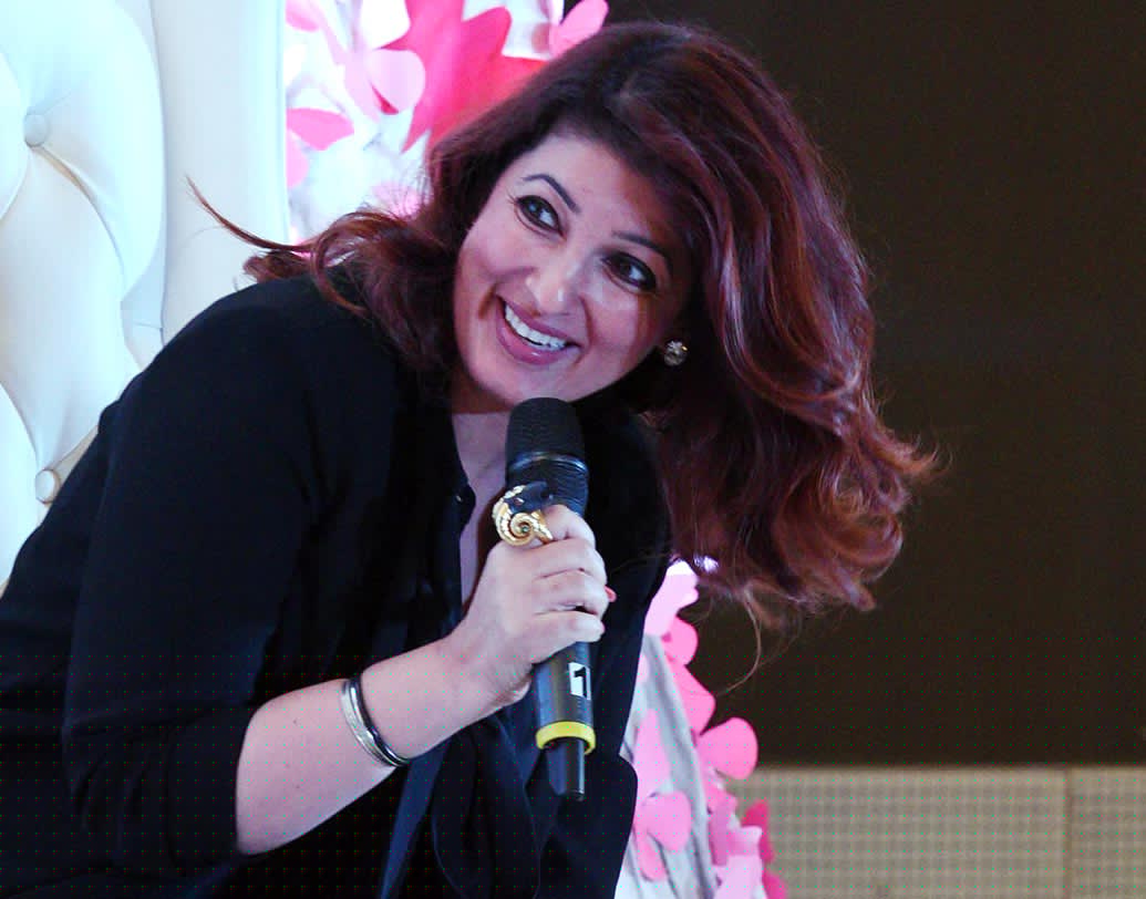 টুইঙ্কেল খন্না: অভিনয় ছাড়ার পর ঘর সাজানোকেই নিজের পেশা হিসেবে বেছে নেন অক্ষয় ঘরণী। ইন্টিরিয়র ডিজাইনে বেশ নামও করেছেন তিনি। পাশাপাশি, নিজের প্রযোজনা সংস্থাও খুলে ফেলেছেন টুইঙ্কল। ‘মিসেসে ফানিবোনস’ নামে বইও লিখেও নাম করেছেন তিনি।