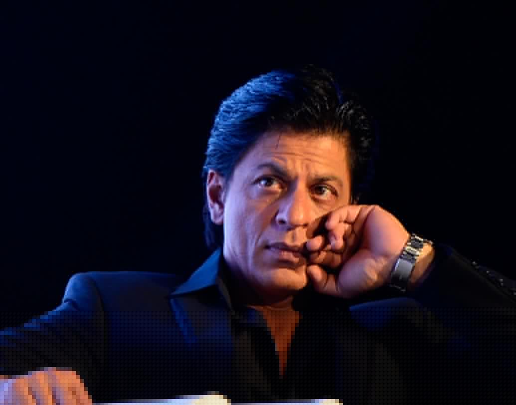 শাহরুখ খান: বরাবরই ব্যতিক্রমী বলি বাদশা। সফল অভিনেতার পাশাপাশি সফল প্রযোজকের নামটাও জুড়ে গিয়েছে কিঙ্গ খানের নামের সঙ্গে। ২০০২ সালে শাহরুখ এবং গৌরী খানের সহ-মালিকানায় তৈরি হয়েছিল প্রযোজনা সংস্থা রেড চিলিজ এন্টারটেনমেন্ট। পাশাপাশি ‘কলকাতা নাইট রাইডার্স’ টিমের মালিকও তিনি।