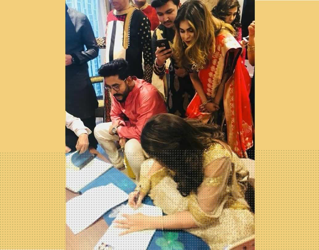 রেজিস্ট্রি পর্বটাও একইসঙ্গে সেরে ফেললেন রাজ ও শুভশ্রী। বন্ধু শুভশ্রীর শুভ এই মুহূর্তে হাজির হয়ে গিয়েছিলেন শ্রেয়া পাণ্ডেও। অনুষ্ঠানপর্ব  মিটে গেলে টুইট করে নিজেদের আংটিবদলের খবর জানান রাজ-শুভশ্রী।