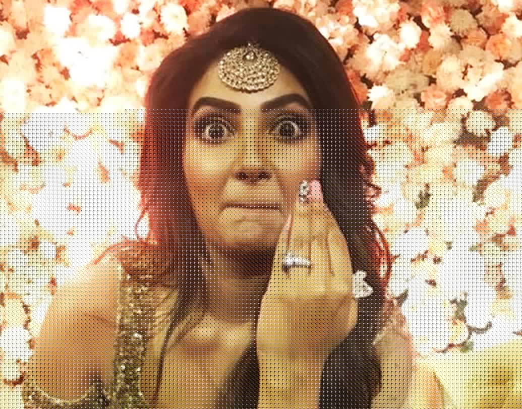 তবে ঘনিষ্ঠরা বলছেন রাজ আর শুভশ্রীর মধ্যে শুভশ্রীকেই সবচেয়ে উত্তেজিত দেখাচ্ছিল। বিয়ের দিনটার জন্য যেন ওঁর আর তর সইছে না। এমনকি এনগেজমেন্টের আংটিটাও অবধি নিজেই কিনেছেন শুভশ্রী।