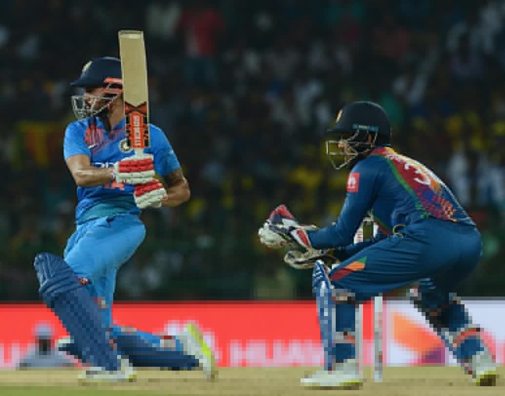 মণীশ পাণ্ডে: শ্রীলঙ্কার বিরুদ্ধে প্রথম ম্যাচে মণীশের ব্যাট থেকে এসেছে ৩৭ রান। বাংলাদেশের বিরুদ্ধেও দলে সুযোগ পেতে চলেছেন তিনি।