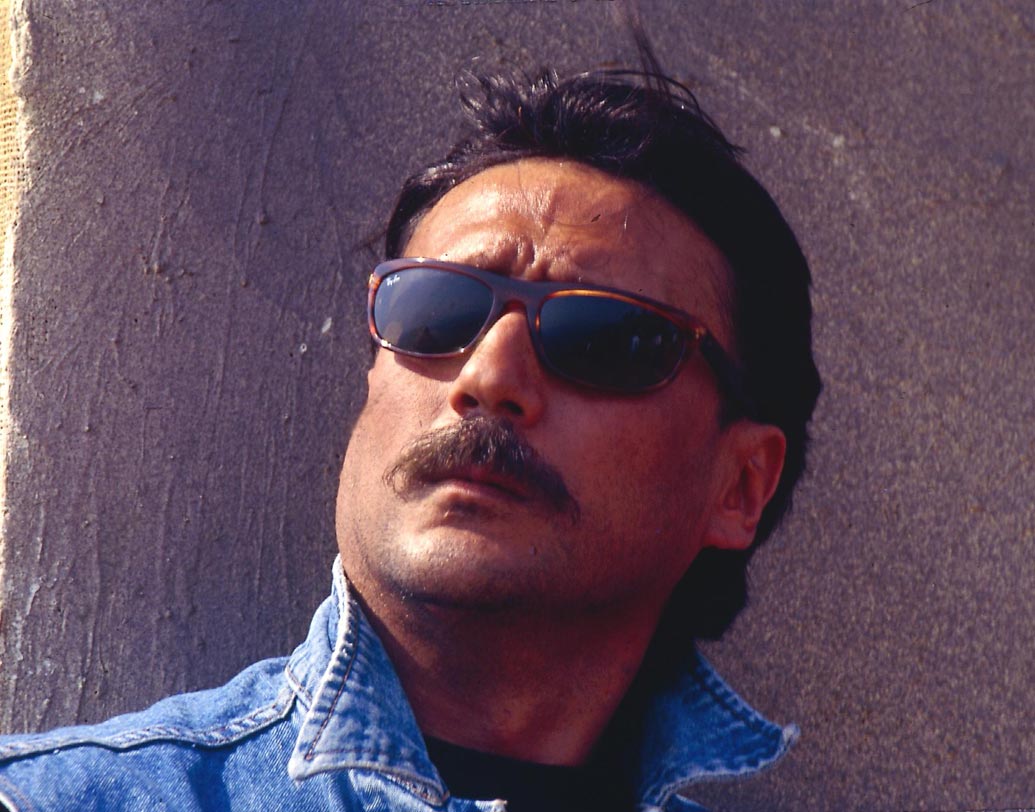 জ্যাকি শ্রফ:  নিজের প্রডাকশন হাউসে বড়সড় লোকসানের মুখোমুখি হন জ্যাকি শ্রফ। ২০০৮ সালে তাঁর আর্থিক অবস্থার এতটাই অবনতি হয় যে প্রযোজক সাজিদ নাদিয়াওয়ালার থেকে বড় অঙ্কের টাকা ধার করেন তিনি। পরে সেই ধারও শোধ করতে পারছিলেন না জ্যাকি। সলমন খান তাঁকে এই অবস্থা থেকে উদ্ধার করেন।