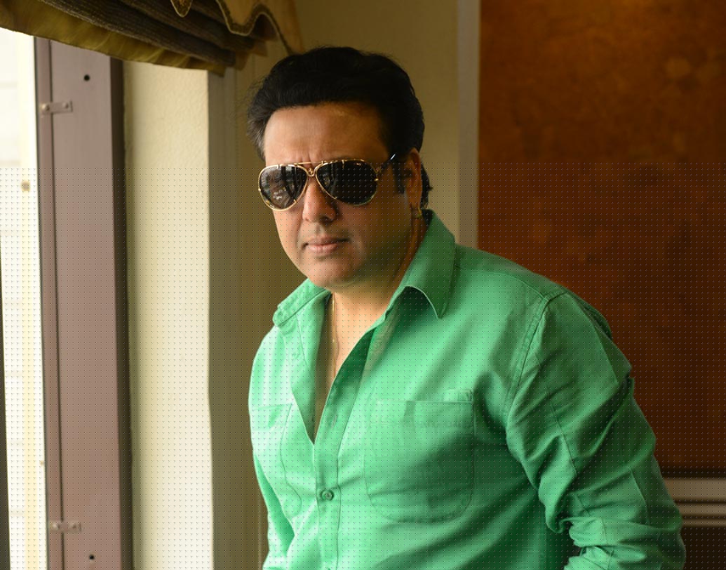 গোবিন্দ: এক সময় চূড়ান্ত আর্থিক দুর্দশার মুখোমুখি হয়েছিলেন গোবিন্দ। শোনা যায়, দেনার দায়ে প্রায় দেউলিয়া অবস্থা হয়েছিল তাঁর। পরবর্তী কালে সলমন খানের সঙ্গে ‘পার্টনার’ ছবি দিয়ে কামব্যাক করেন তারকা। তাঁকে এই অবস্থা থেকে উদ্ধার করতে সলমনেরও বিশেষ ভূমিকা ছিল বলে শোনা যায়।