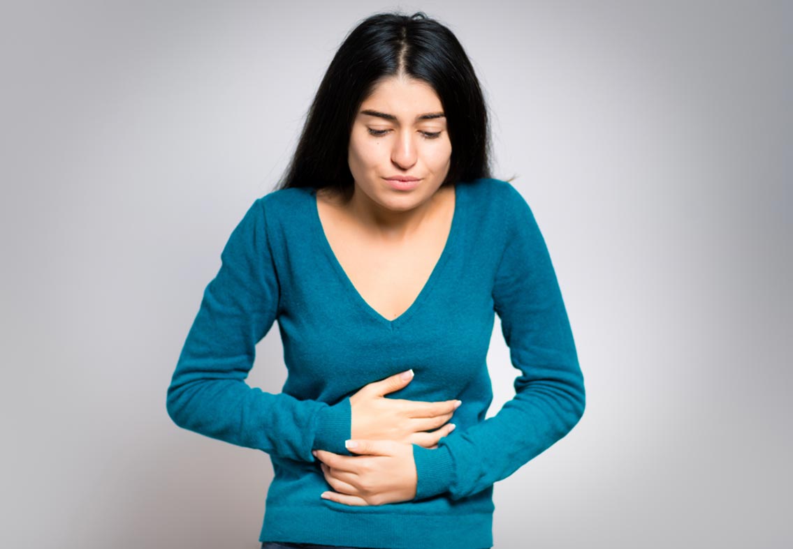 খিদে কমে যায়, বমি বমি ভাব থাকতে পারে, কখনও কখনও বমিও হয়।