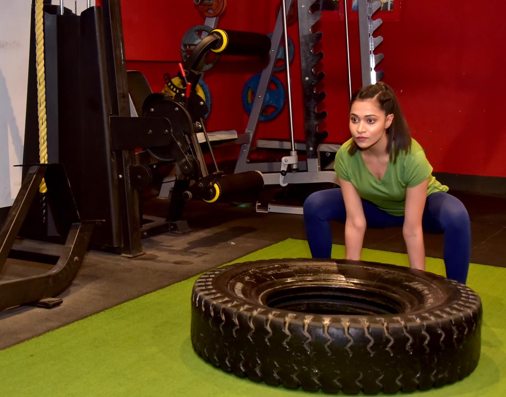 অল্প পরিশ্রমেই ক্লান্ত হয়ে পড়ে, হাঁপিয়ে ওঠে, নিঃশ্বাসের কষ্ট হয়।