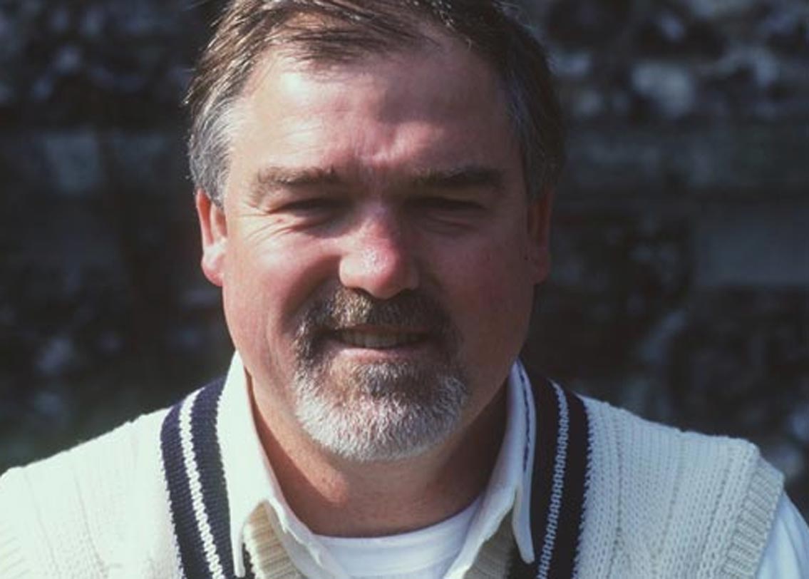 মাইক গ্যাটিং: ইংল্যান্ডের অন্যতম জনপ্রিয় ক্রিকেট ক্যাপ্টেন। লুইস শিপম্যান নামে এক মহিলার সঙ্গে হোটেলের ঘরে অপ্রকৃতস্থ অবস্থায় দেখা গিয়েছিল গ্যাটিংকে। যদিও সংবাদ পত্রে প্রকাশিত সেই খবর অস্বীকার করেন ইংল্যান্ড অধিনায়ক। লুইস ছিলেন এক জন মদ বিক্রেতা।