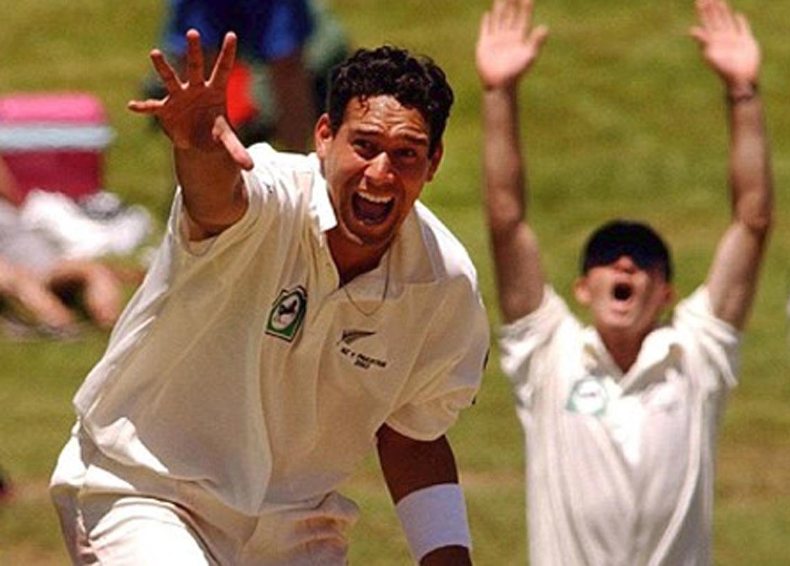 ডারেল টাফি: ক্রিকেটার এবং ফোন। দুই যেন একে অন্যের সঙ্গে ওতপ্রোত ভাবে জড়িত। ফোন-বিতর্কে উঠে এসেছে একাধিক ক্রিকেটারের নাম। তেমনই একজন নিউজিল্যান্ডের মিডিয়াম পেসার ডারেল টাফি। ২০০৫-এ ২৩ বছরের এক যুবতীর সঙ্গে তাঁর সেক্স ভিডিও ফাঁস হয়৷ যদিও পরে ওই মহিলা টাফিকে চেনেন না বলেই দাবি করেন৷