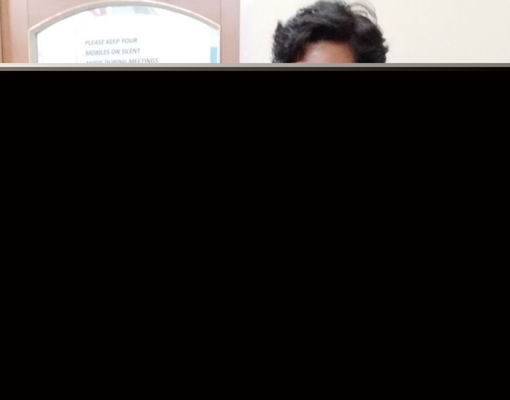 রেণুকা সাহানে: তাঁর মিষ্টি হাসি দর্শমহলে সাড়া জাগিয়েছে বহু দিন। টেলি দুনিয়া থেকে রূপোলি পর্দা, দাপটে অভিনয়ে করেছেন নায়িকা। প্রথম সম্পর্ক ভেঙে গেলেও দমে যাননি তিনি। অভিনেতা আশুতোষ রানার সঙ্গে ফের গাঁটছড়া বাঁধেন তিনি। আশুতোষই তাঁর আদর্শ জীবনসঙ্গী, এমনটা বহু বার জানিয়েছেন রেণুকা।