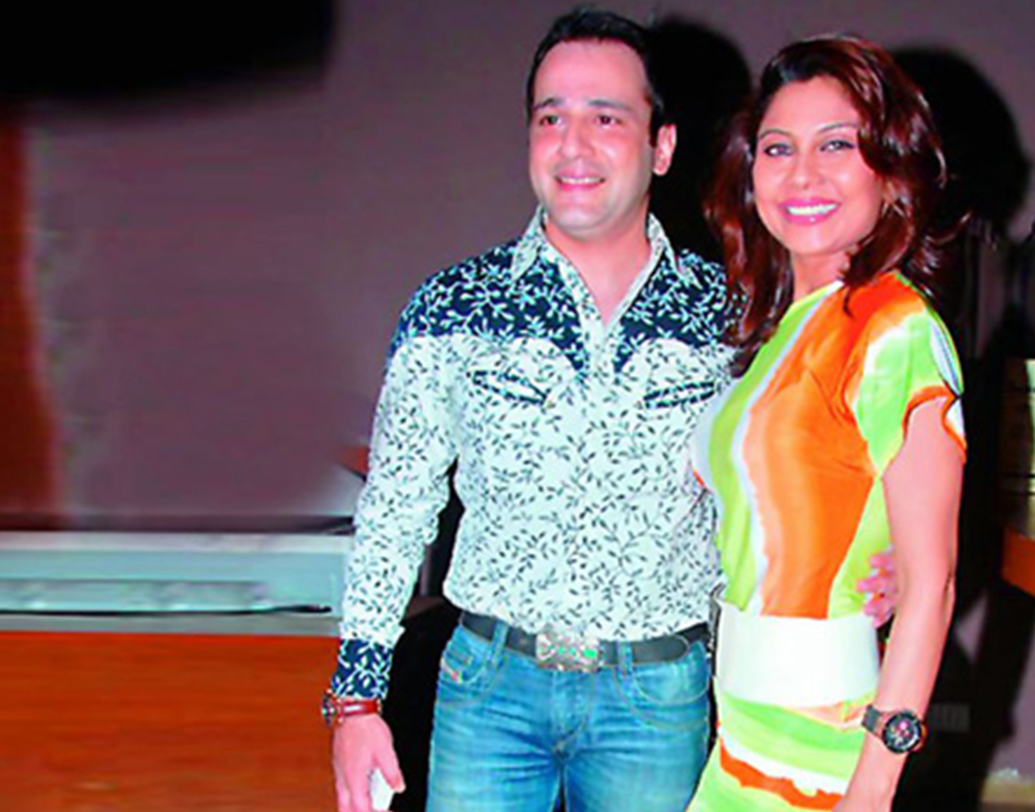 মানিনি দে মিশ্র: প্রথম বিয়ে ভেঙে যাওয়ার পর টেলি তারকা মিহির মিশ্রর সঙ্গে চার হাত এক হয় ‘জস্‌সি জ্যায়সি কোই নেহি’ খ্যাত ‘পরী’র। টেলিদুনিয়ার সবচেয়ে হ্যাপি কাপলের মধ্যে নাম রয়েছে মিহির-মানিনির।