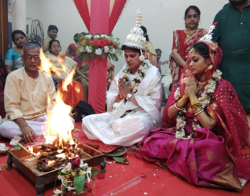 বিয়ের পর আপাতত ফুলবাগানের শ্বশুরবাড়িতে রয়েছেন অভিনেত্রী। যদিও তাঁর আসল শ্বশুরবাড়ি বসিরহাট। আগামী মঙ্গলবার অষ্টমঙ্গলায় যাবেন ‘আসা যাওয়ার মাঝে’-র নায়িকা।