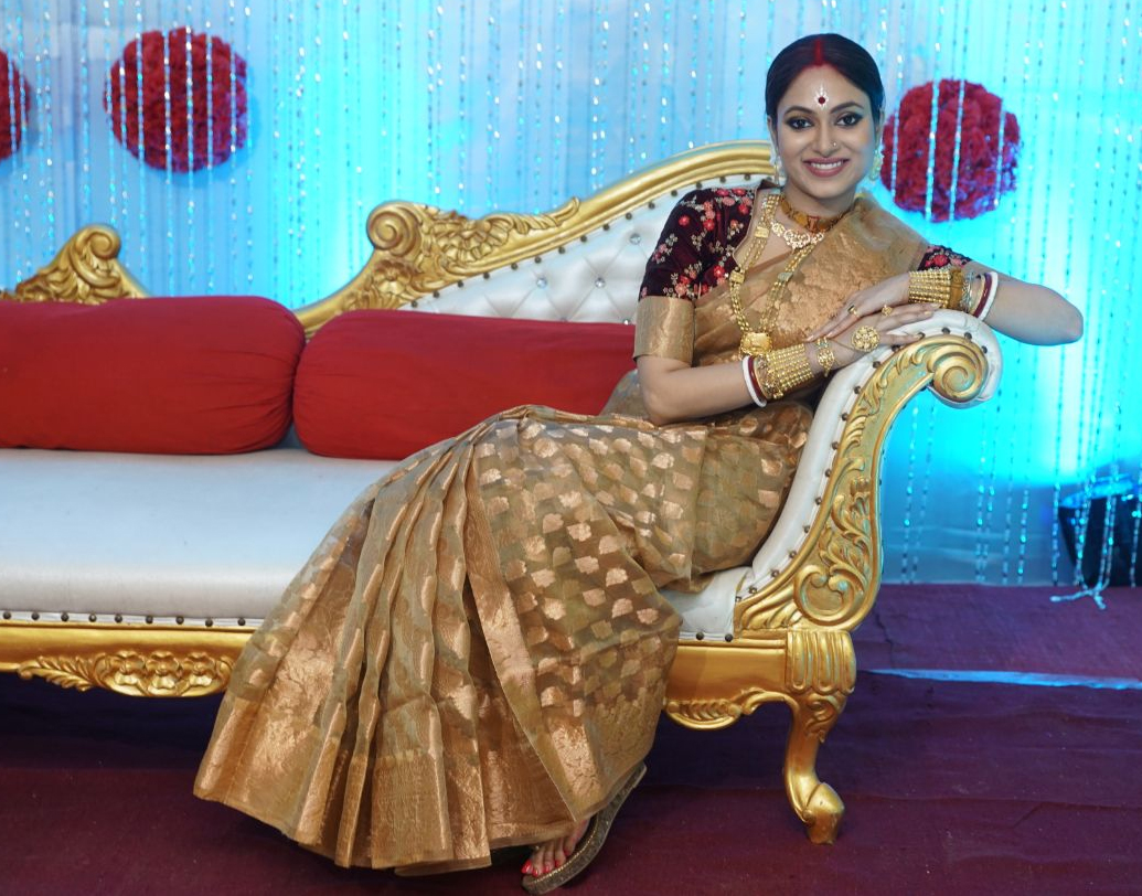 চলতি বছরেই মুক্তির অপেক্ষায় রয়েছে বাসবদত্তার দু’টো ছবি ‘আদর’ এবং ‘শ্রাবণের ধারার মতো’। আপাতত বিয়ের অনুষ্ঠান শেষ। এ বার দ্রুত কাজে ফিরবেন তিনি।