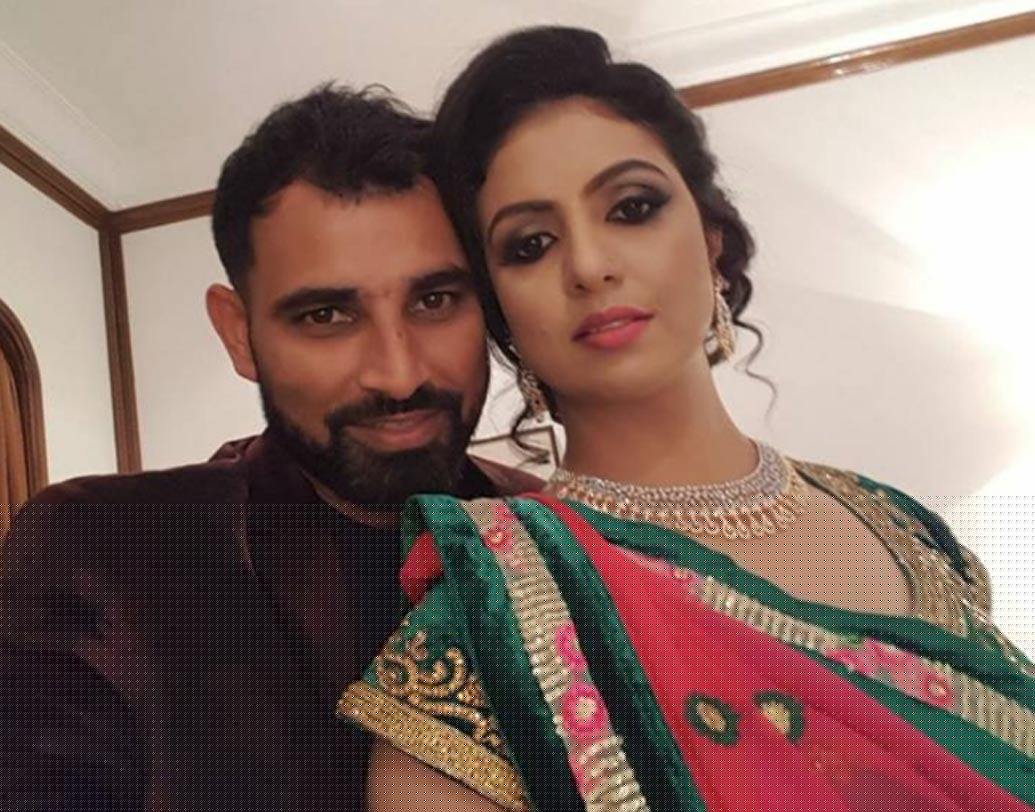 ২০১২ সালে আইপিএলের সময় শামির সঙ্গে প্রথম আলাপ হাসিনের। প্রথম দেখাতেই নাকি পরস্পরের প্রেমে পড়েছিলেন তাঁরা।