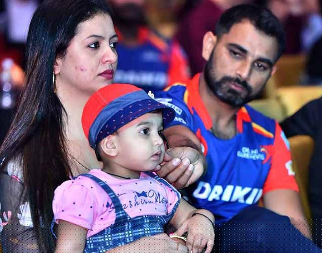 আয়রা নামে শামি এবং হাসিনের একটি তিন বছরের মেয়ে রয়েছে। স্বামীর বিরুদ্ধে বধূ নির্যাতন, খুনের চেষ্টা, ধর্ষণ-সহ একাধিক অভিযোগ দায়ের করেছেন হাসিন।