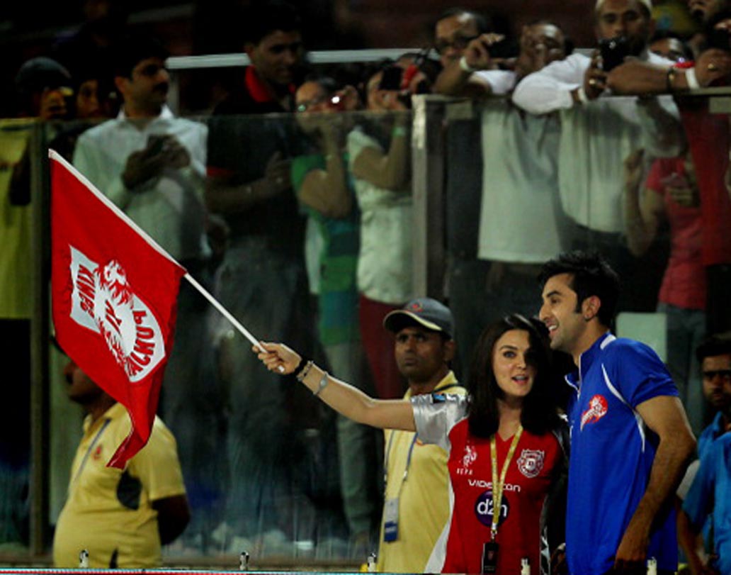 কিঙ্গস ইলেভেন পঞ্জাব: রবিচন্দ্রন অশ্বিনের নেতৃত্বে এ বারের আইপিএল জেতার অন্যতম দাবিদার বলা হচ্ছে পঞ্জাবকে। ক্রিস গেল, অ্যারন ফিঞ্চ, ডেভিড মিলারের মতো একাধিক গেম চেঞ্জার তো রয়েছেনই, তার উপর রয়েছেন লোকেশ রাহুল, যুবরাজ সিংহ, অক্ষর পটেলরা।