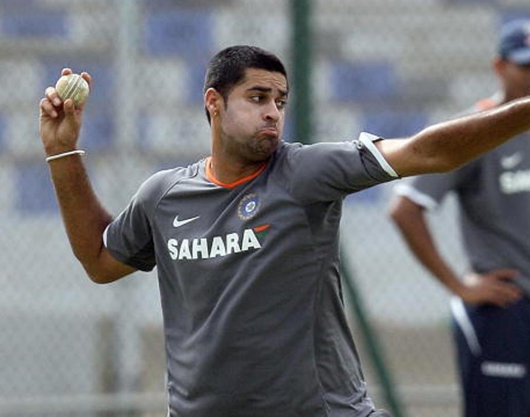 মনপ্রিত গোনি : ২০০৮ সালে চেন্নাই সুপার কিঙ্গসের হয়ে ১৬ ম্যাচে ১৭ উইকেট নিয়ে দারুণ ভাবে শুরু করেছিলেন। কিন্তু, তার পরই ফর্ম হারাতে থাকেন। পরবর্তী সময়ে ২৭টি আইপিএল ম্যাচে মাত্র ২০টি উইকেট দখল করেন।